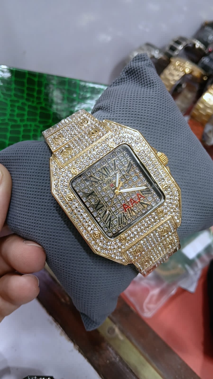 Glitz Gallery B-es-t-win Stainless Steel Luxury Watch