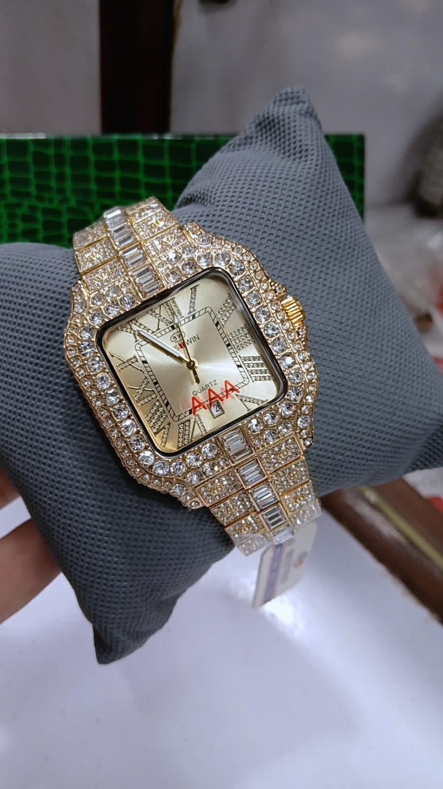 Glitz Gallery B-es-t-win Stainless Steel Luxury Watch
