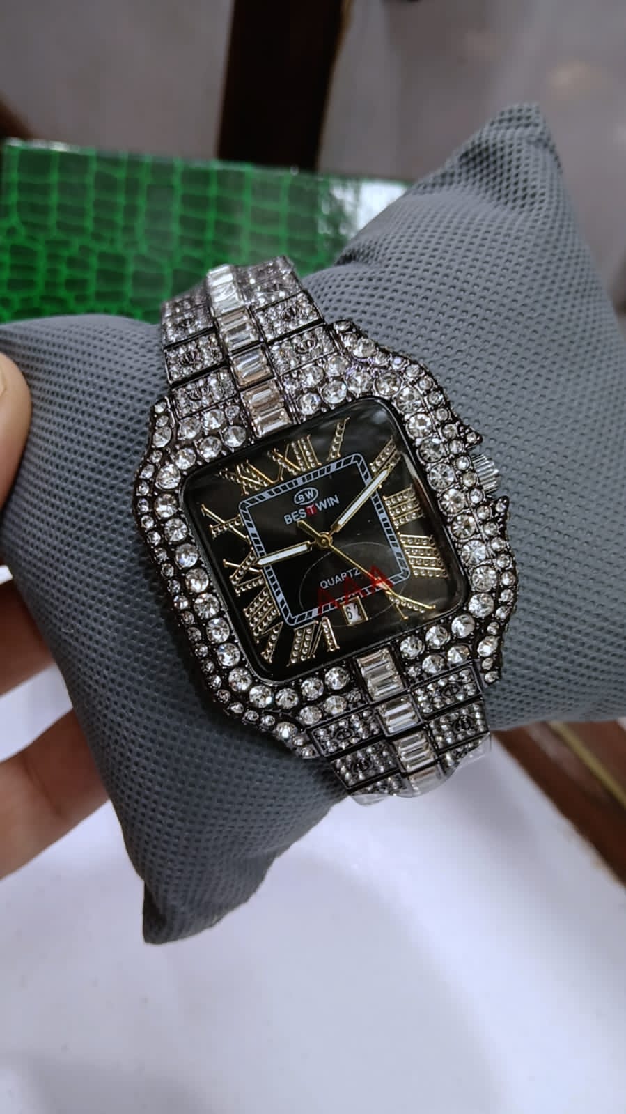 Glitz Gallery B-es-t-win Stainless Steel Luxury Watch