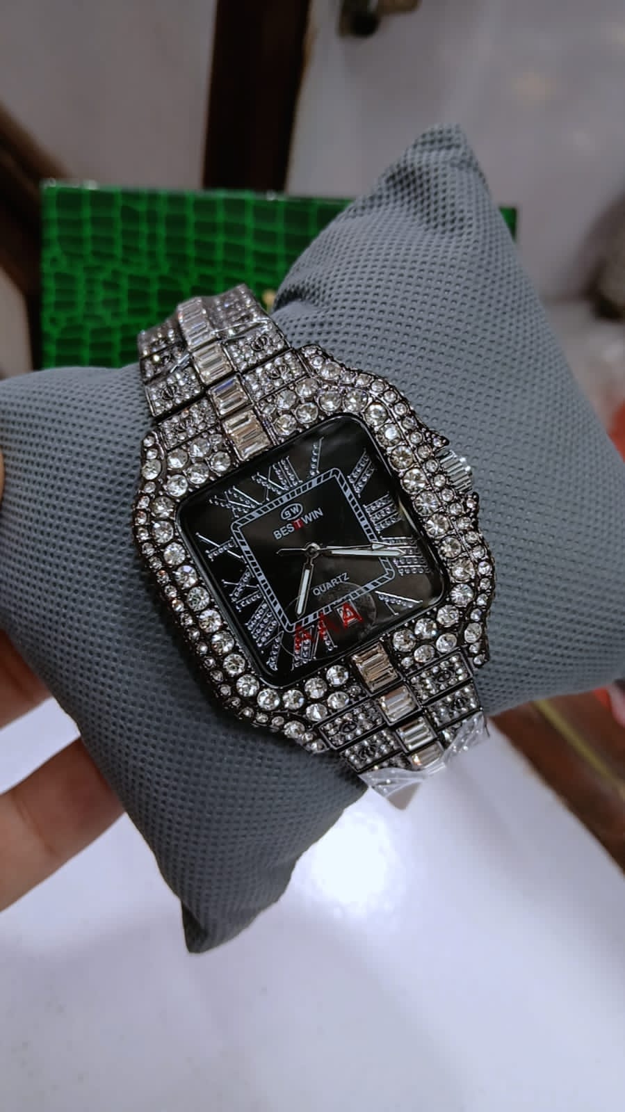 Glitz Gallery B-es-t-win Stainless Steel Luxury Watch