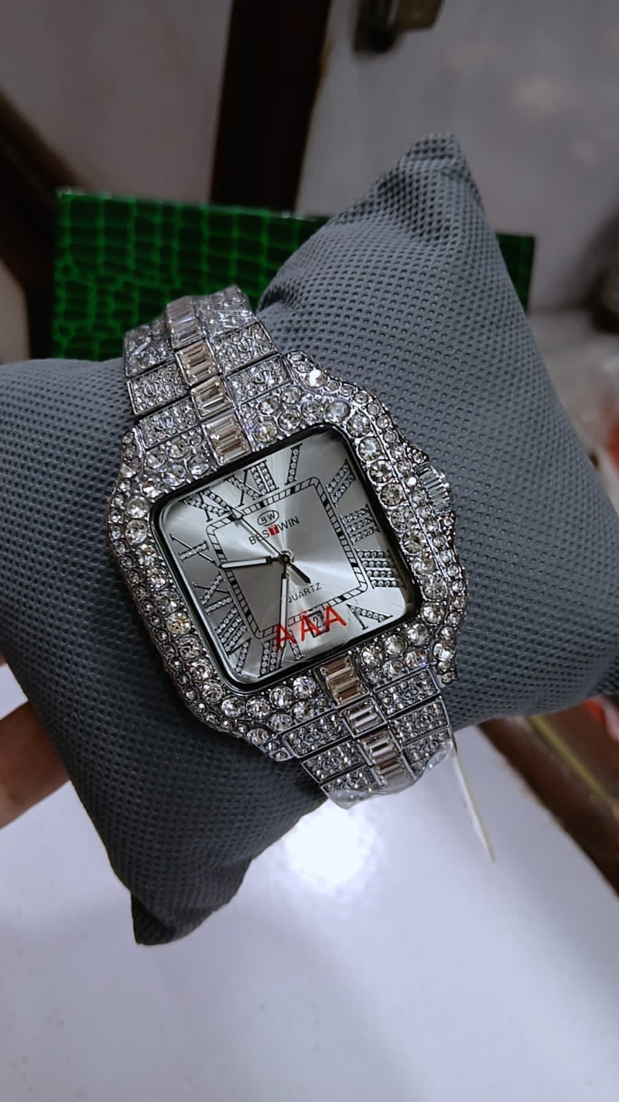 Glitz Gallery B-es-t-win Stainless Steel Luxury Watch