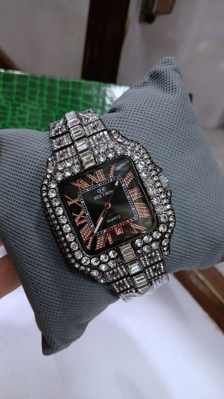 Glitz Gallery B-es-t-win Stainless Steel Luxury Watch