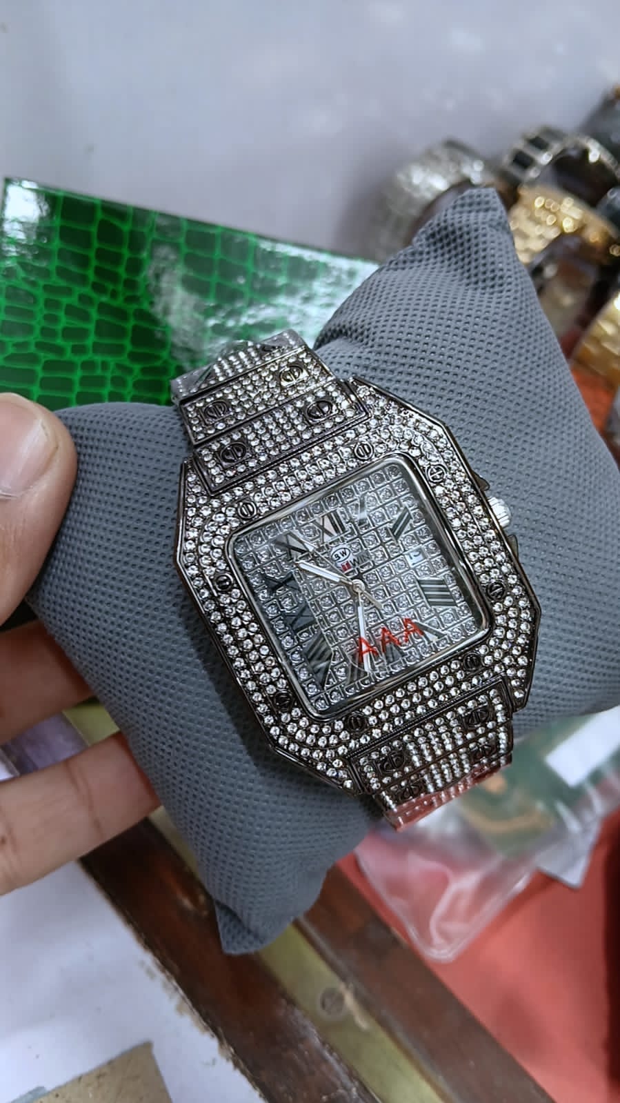 Glitz Gallery B-es-t-win Stainless Steel Luxury Watch
